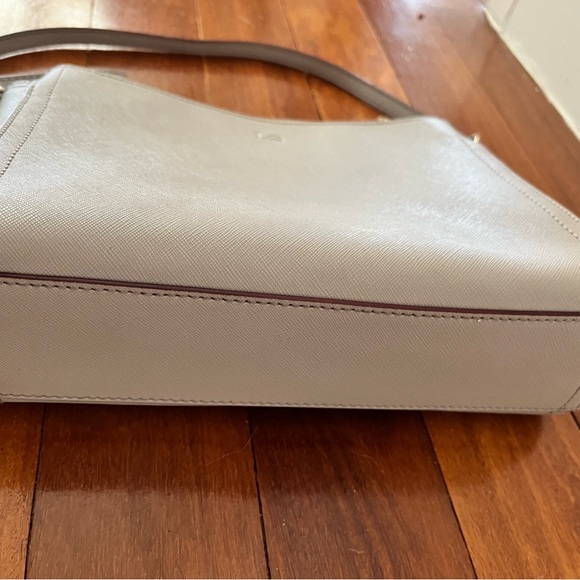 Lo & Sons Pearl crossbody in light grey *SMALL TEAR IN BAG* - Picture 4 of 10